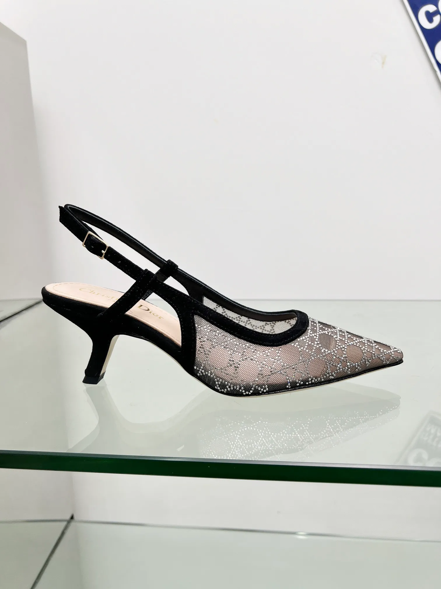 👟👟Ex-factory price 560👟👟Dior 2025 spring and summer catwalk new style bling...bling...crystal shoes Capture one-line high-heeled Mule women's shoes Star same rhinestone square toe cannage pattern cat heel slippers The top high-end version on the market Exclusive sale Material: original custom mesh inlaid with hot Australian rhinestones + water-dyed sheepskin feet + original molded hardware buckles + Italian leather outsole Heel height: 6.5CM/9.5CM size: 33-44 (33.34.40.41.42.43.44 is custom-made and cannot be returned or exchanged)